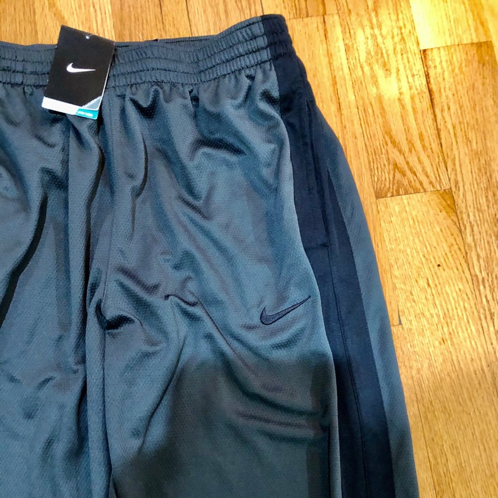 Men’s Nike basketball pants Size M